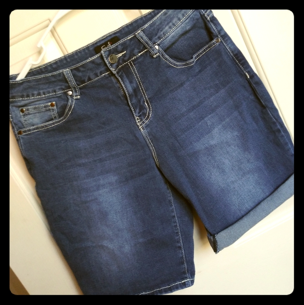 Blujean shorts w/ patriotic pocket stitching!